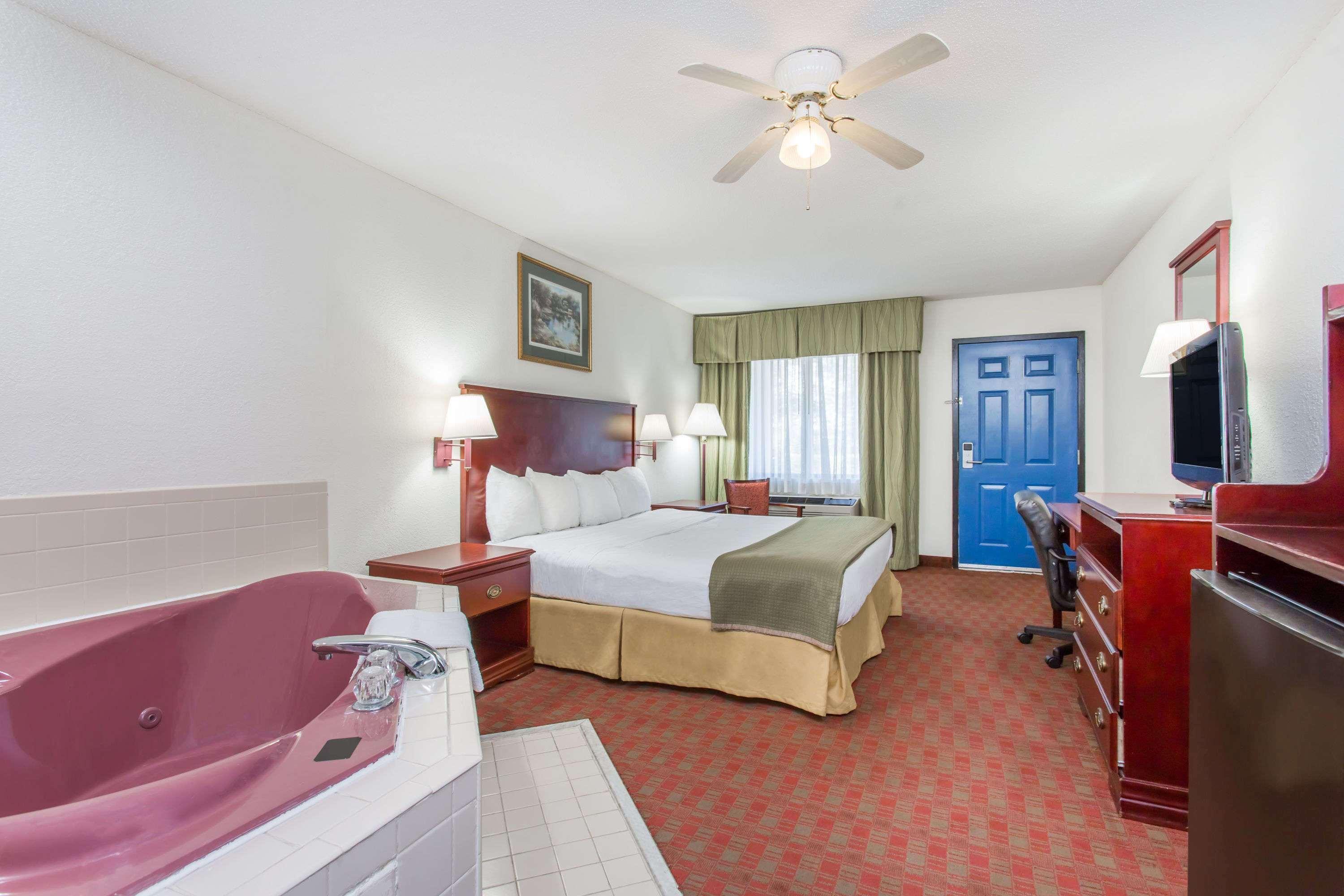 Baymont Inn & Suites Manning Buitenkant foto