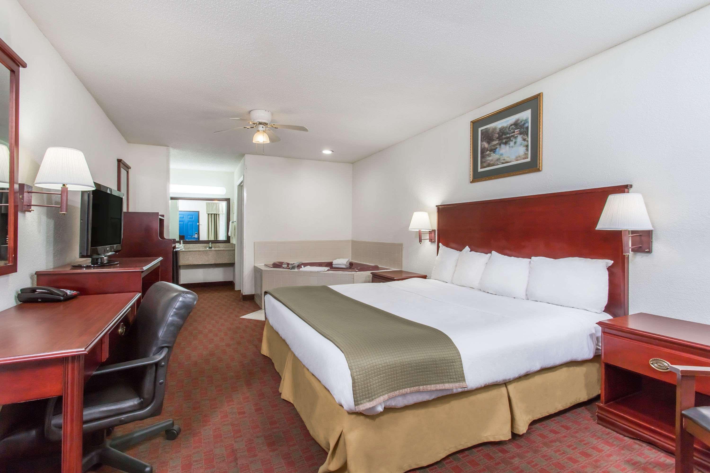 Baymont Inn & Suites Manning Buitenkant foto